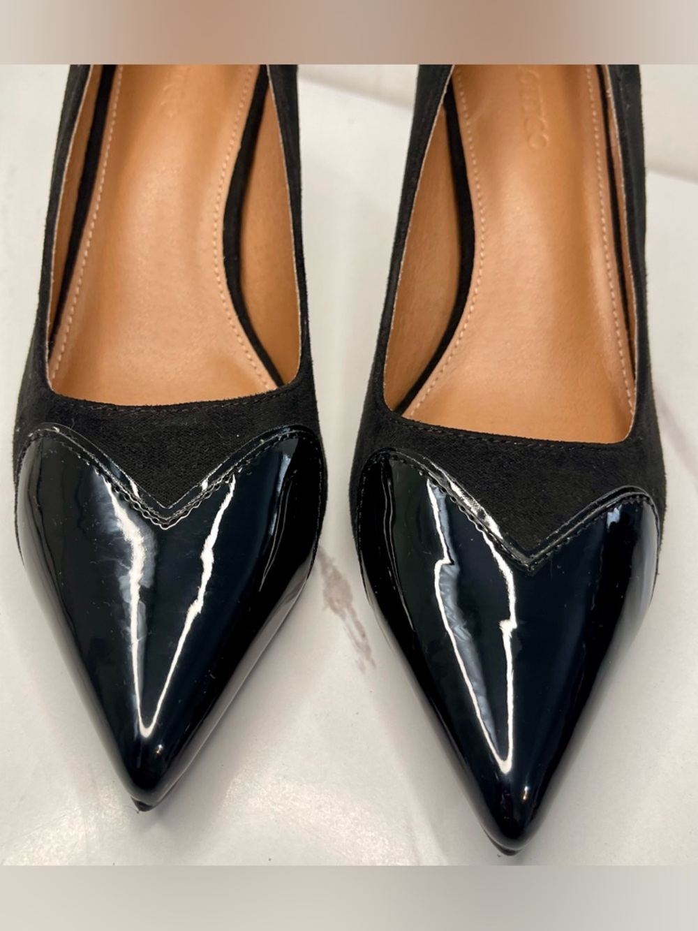 Elegant Black Pointed-Toe Suede & Patent Mid-Heel Pumps Size 8.5M - Picture 4 of 13